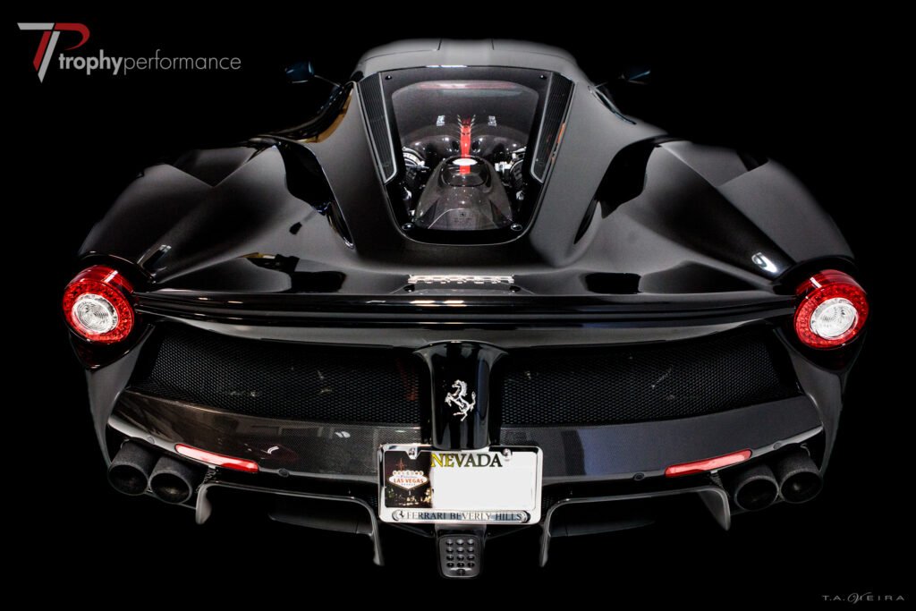 ferrari-rear-2048-logo